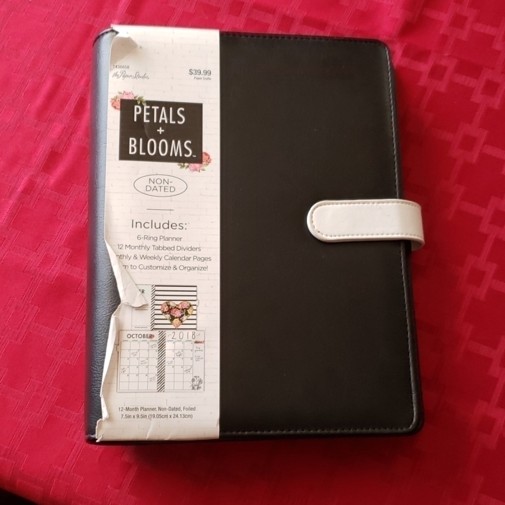 The PAPER STUDIO 6 ring planner non dated . NWT